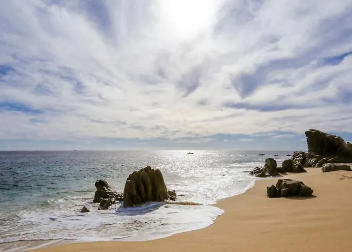 Сasa de vacaciones Casa Flamingo Cabo Luxurious Home, Spacious In El Pedregal Gated Community *